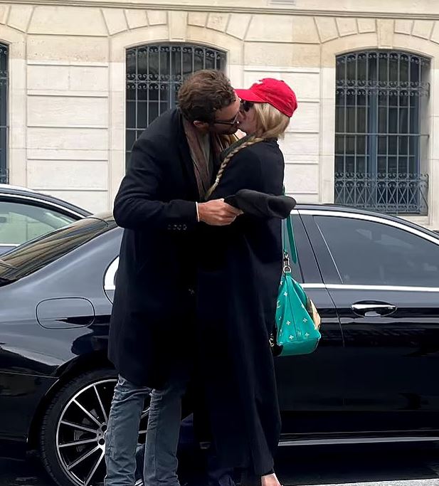 Sophie Turner Kiss with Pearson 